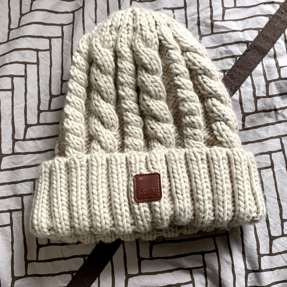 NWOT - Roxy Toque
